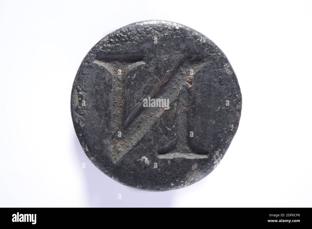 Francobollo (per panni), Anonymous, XVII secolo-XVIII secolo, francobollo in ferro tondino con la lettera N. il francobollo è a forma di asta e presenta tre strisce, Generale: 10.2 x 3,8cm (102 x 38mm), diametro punzone: 2,1cm (21mm Foto Stock