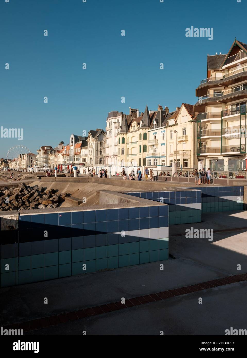 Lungomare di Wimereux sulla Costa d'Opale francese. Foto Stock