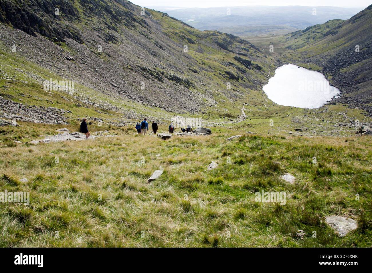 L'acqua di capra vista dalla falda di Goat sul percorso tra Il vecchio uomo di Coniston e Dow Crag il lago Distretto Cumbria Inghilterra Foto Stock