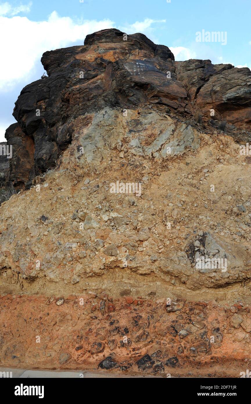 Sovrapposizione di materiale vulcanico. Questa foto è stata scattata a Fataga, Gran Canaria, Isole Canarie, Spagna. Foto Stock