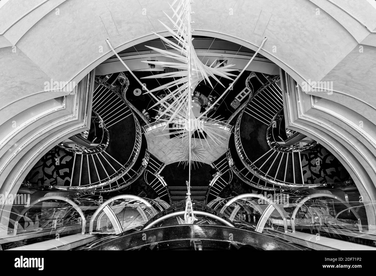 L'atrio della nave da crociera Norwegian Dawn Foto Stock