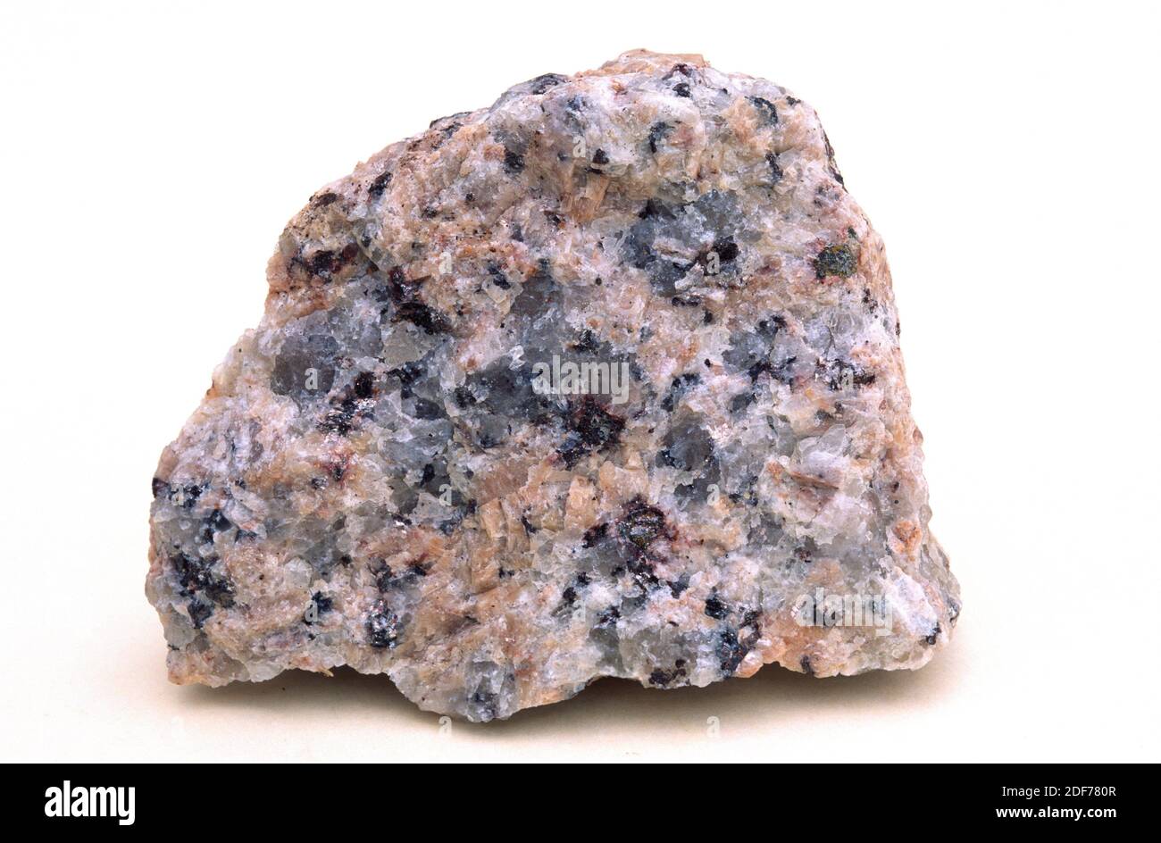 Granito rosa. Il granito è una roccia intrusiva ignea con struttura ologristallina. Campione. Foto Stock