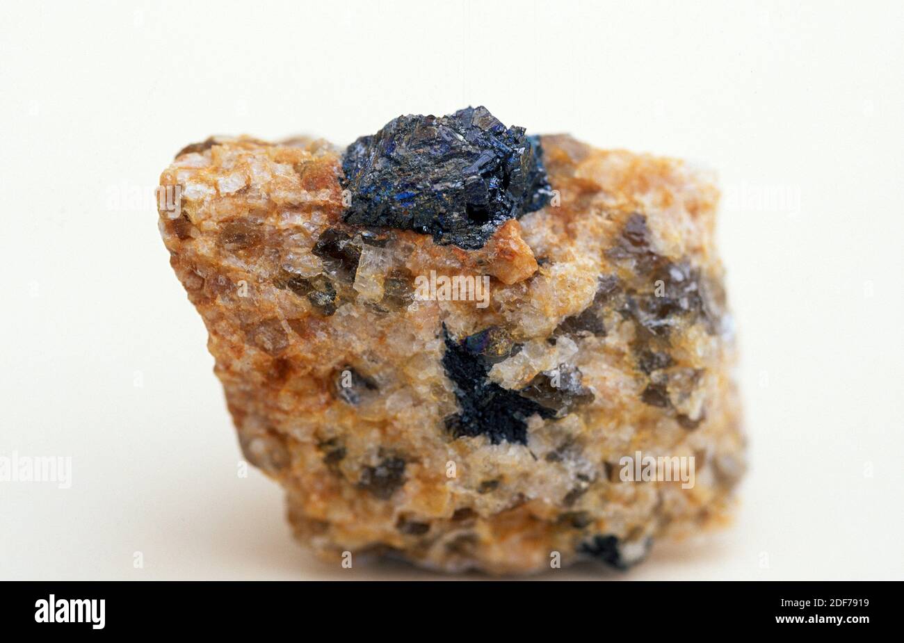 L'ilmenite o manaccanite è un minerale di ossido di titanio di ferro.  Campione Foto stock - Alamy