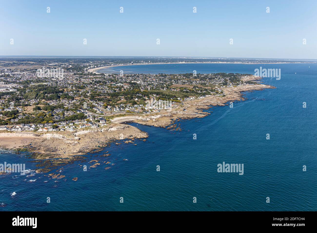 Francia, Loira Atlantica, le Pouliguen, la costa selvaggia e la baia di la Baule (vista aerea) Foto Stock
