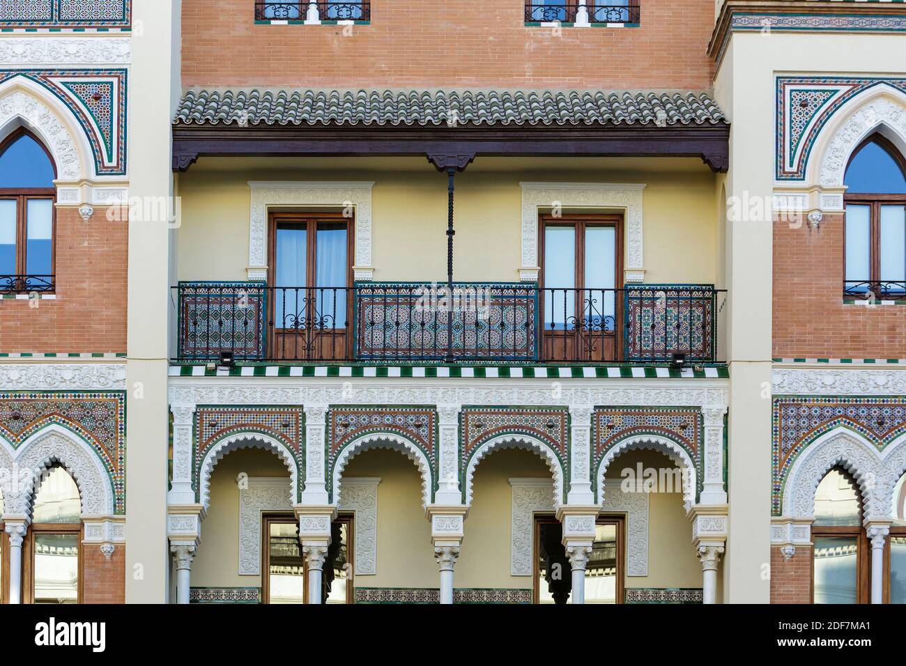 Spagna, Andalusia, Siviglia, facciata dell'edificio la Adriatica (1914) dell'architetto Jose Espiau y Munoz in stile eclettico situato sul viale della Costituzione Foto Stock