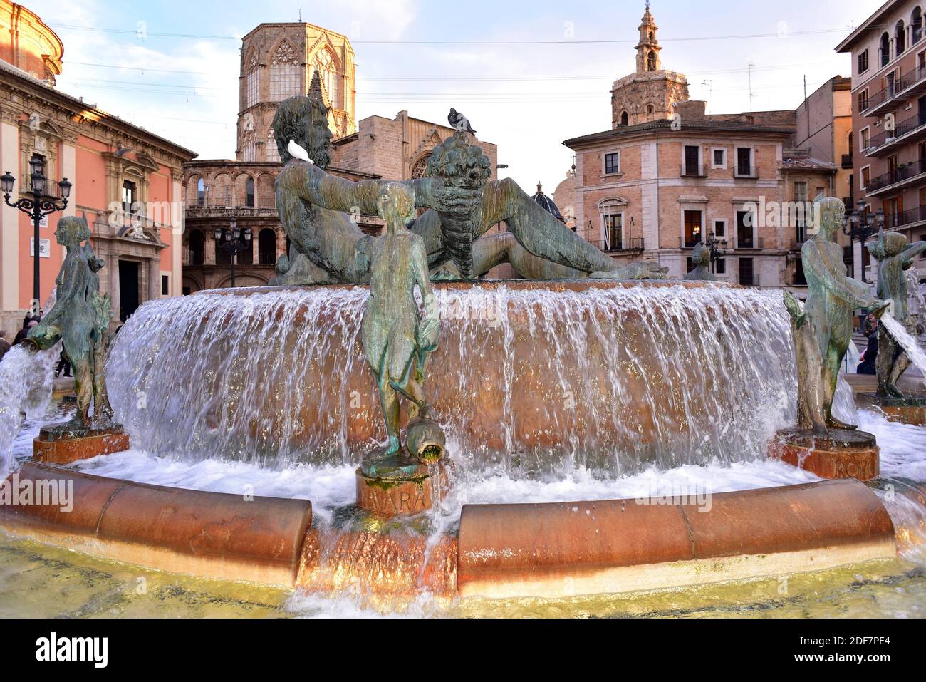 Valencia, Plaza de la Virgen con fontana ornamentale (font del Turia). Comunidad Valenciana, Spagna. Foto Stock