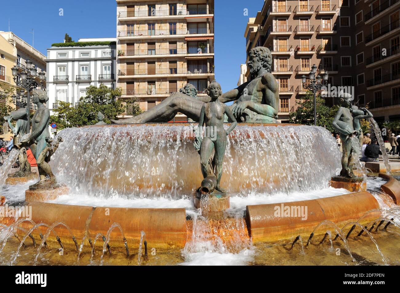 Valencia, Plaza de la Virgen con fontana ornamentale (font del Turia). Comunidad Valenciana, Spagna. Foto Stock