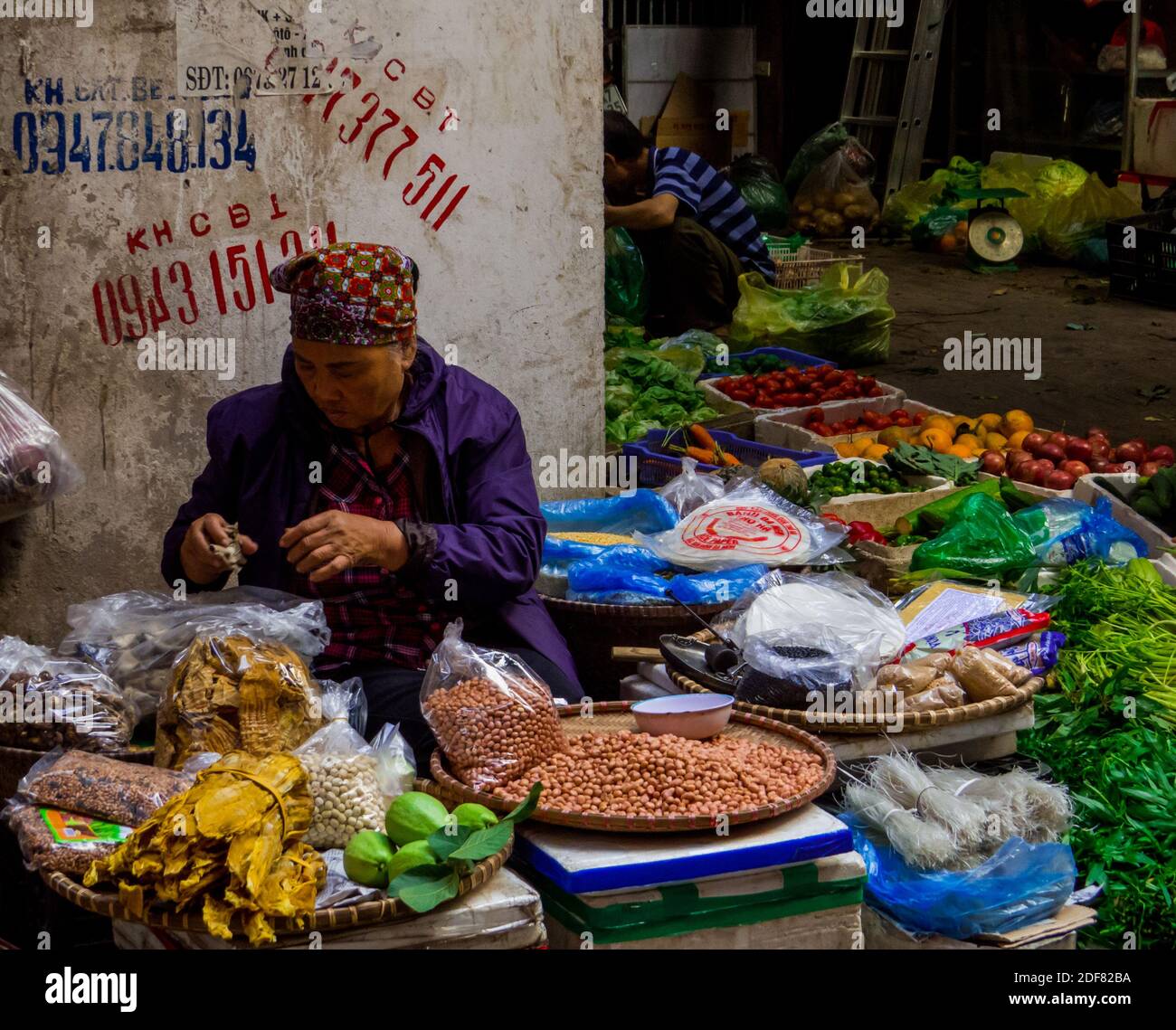 Mercato di strada ad Hanoi, Vietnam Foto Stock