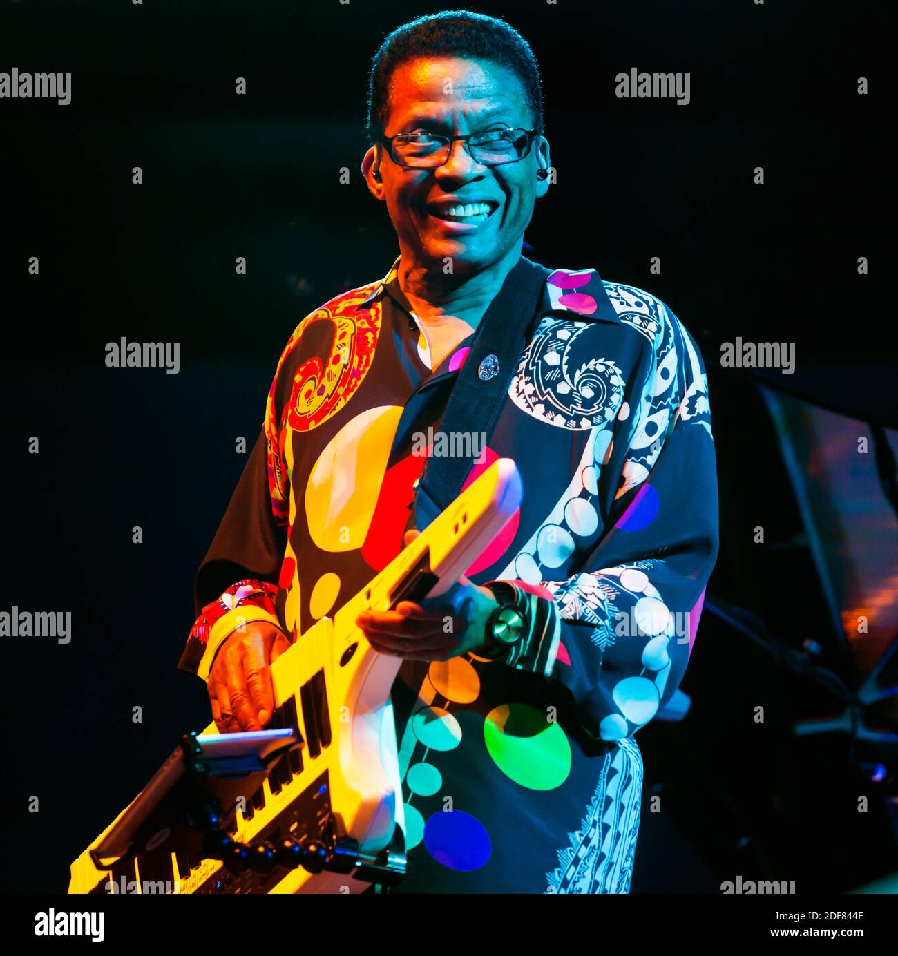 HERBIE HANCOCK di preforme sul palco principale al MONTEREY JAZZ FESTIVAL Foto Stock