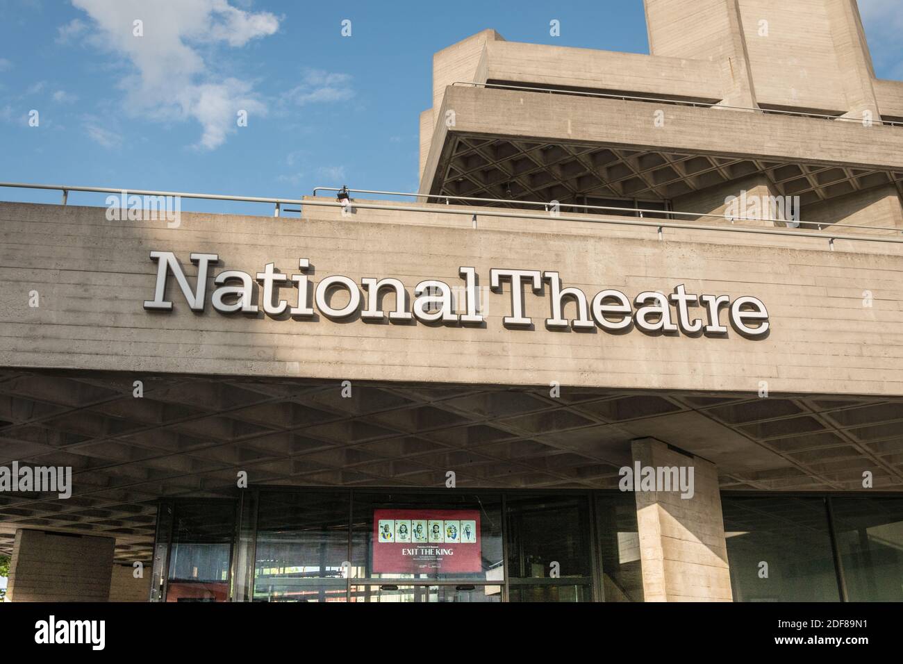 L'entrata al Teatro Nazionale sulla Southbank di Londra, Waterloo, Londra, SE1, Regno Unito Foto Stock