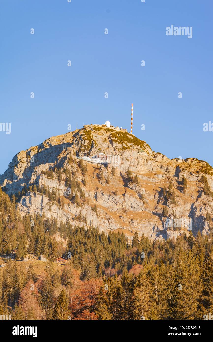 Il Wendelstein è una montagna alta 1838 metri nelle Alpi Bavaresi. Foto Stock