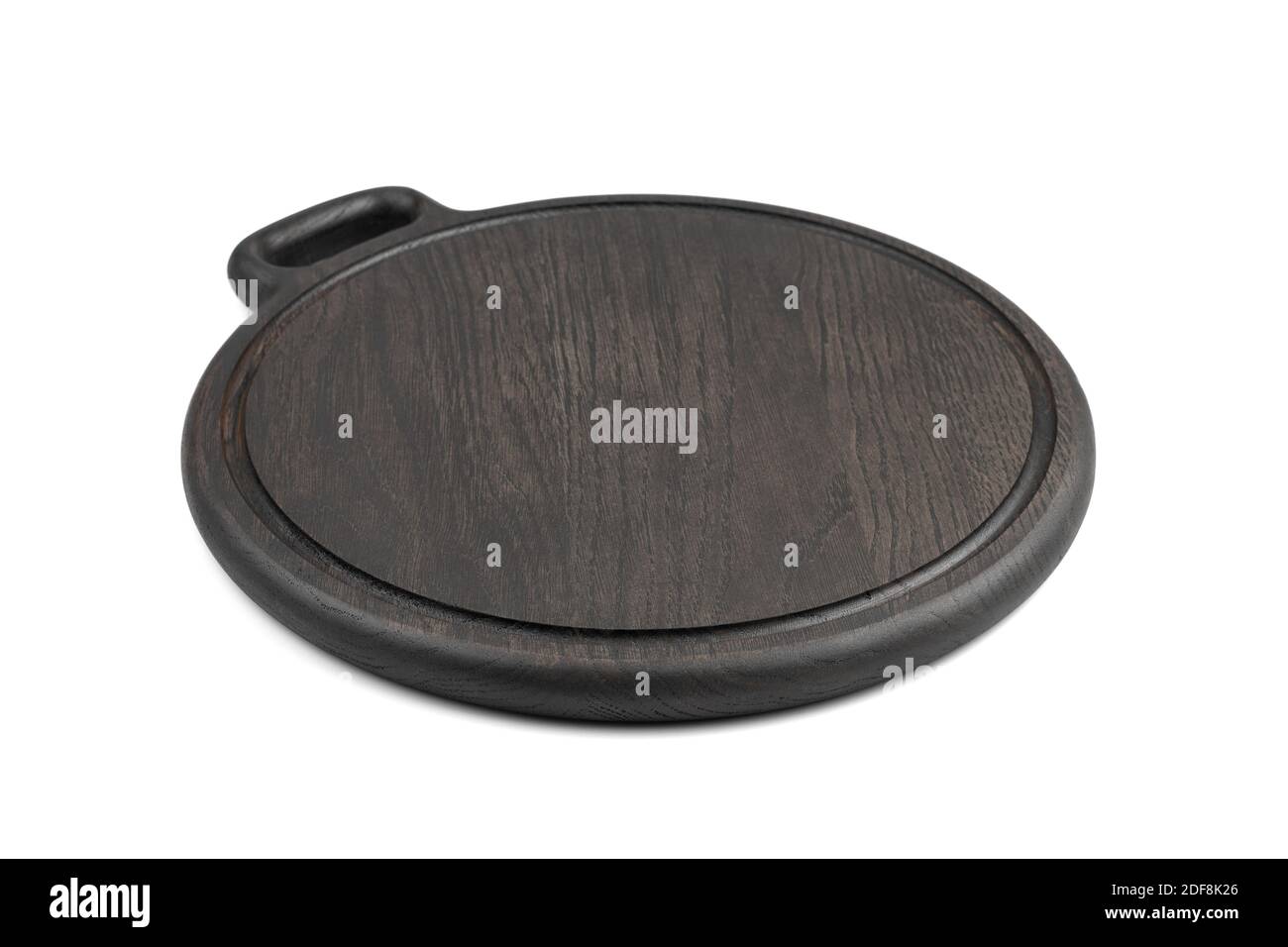 Tagliere nero in legno naturale isolato su sfondo bianco. Foto Stock