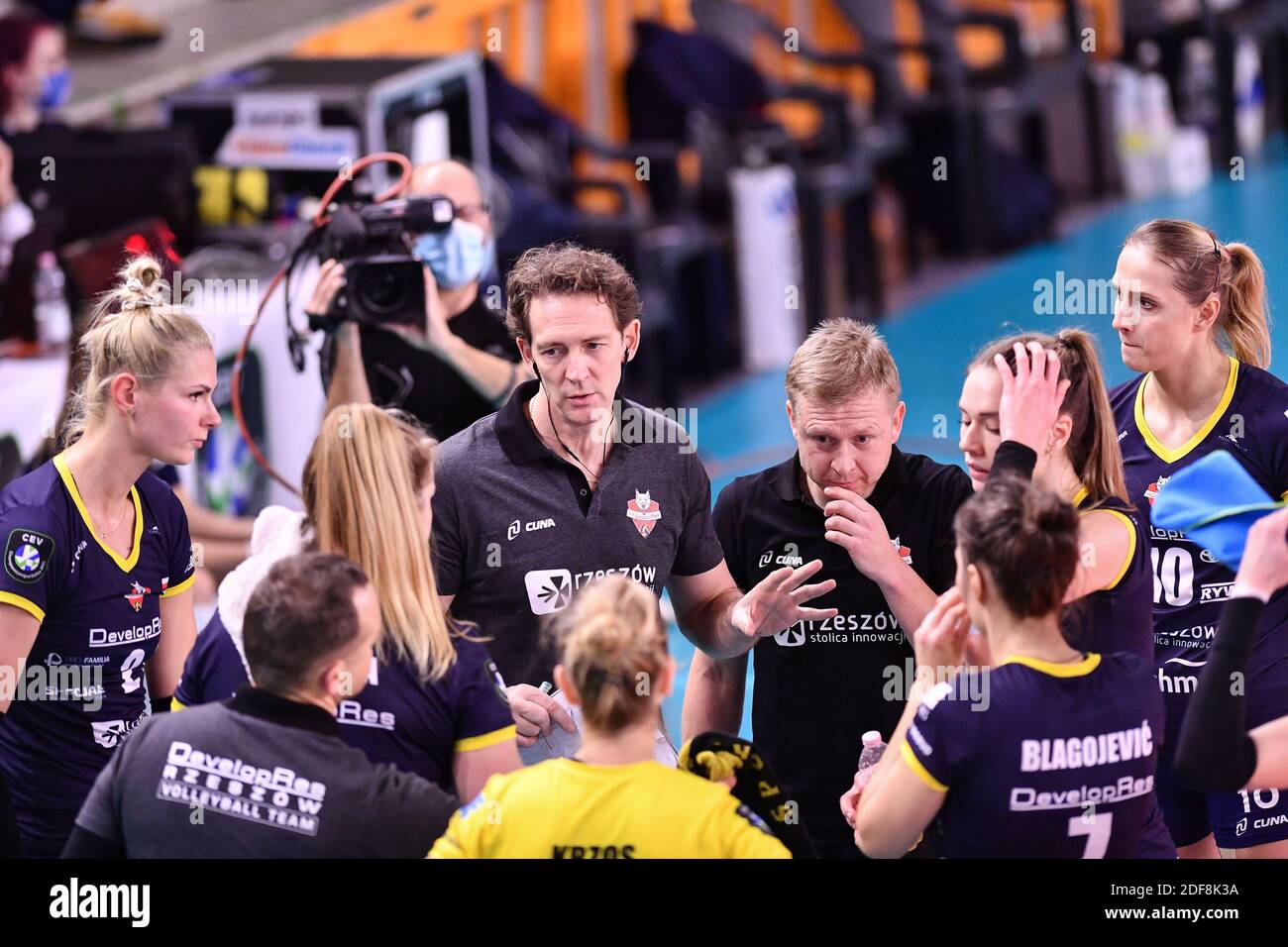 Palazzetto dello Sport, Scandicci, Firenze, Italia, 03 Dic 2020, Time-out Developres SkyRes Rzeszow durante lo sviluppo SkyRes Rzeszow vs Savino del bene Scandicci, CEV Champions League Women volley match - Foto Lisa Guglielmi / LM Foto Stock