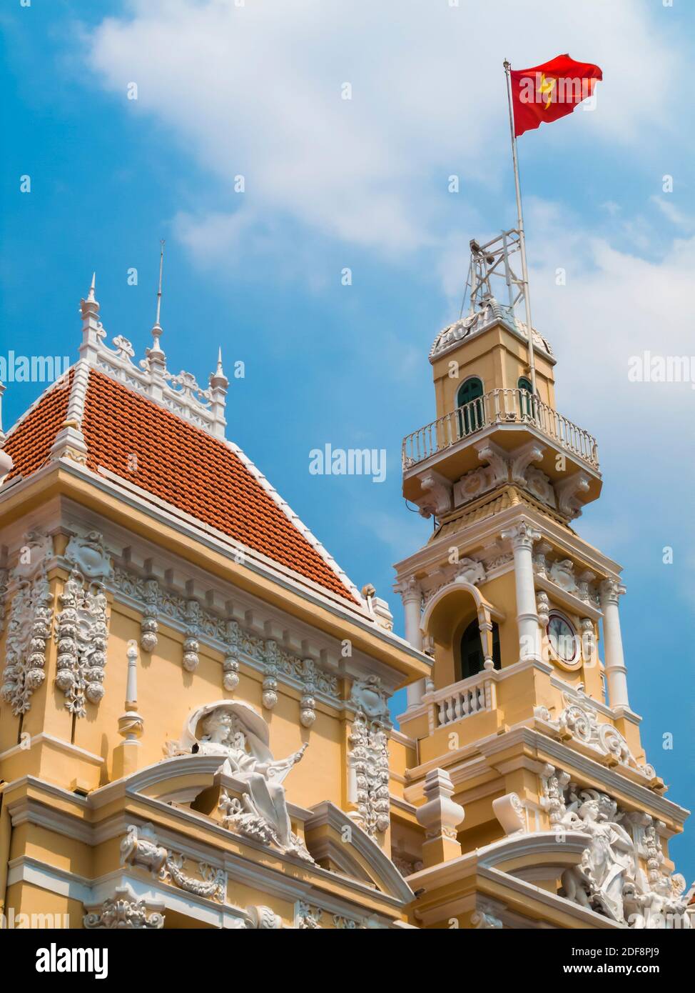 La torre dell'orologio del People's Committee Building, ho Chi Minh City, Vietnam Foto Stock