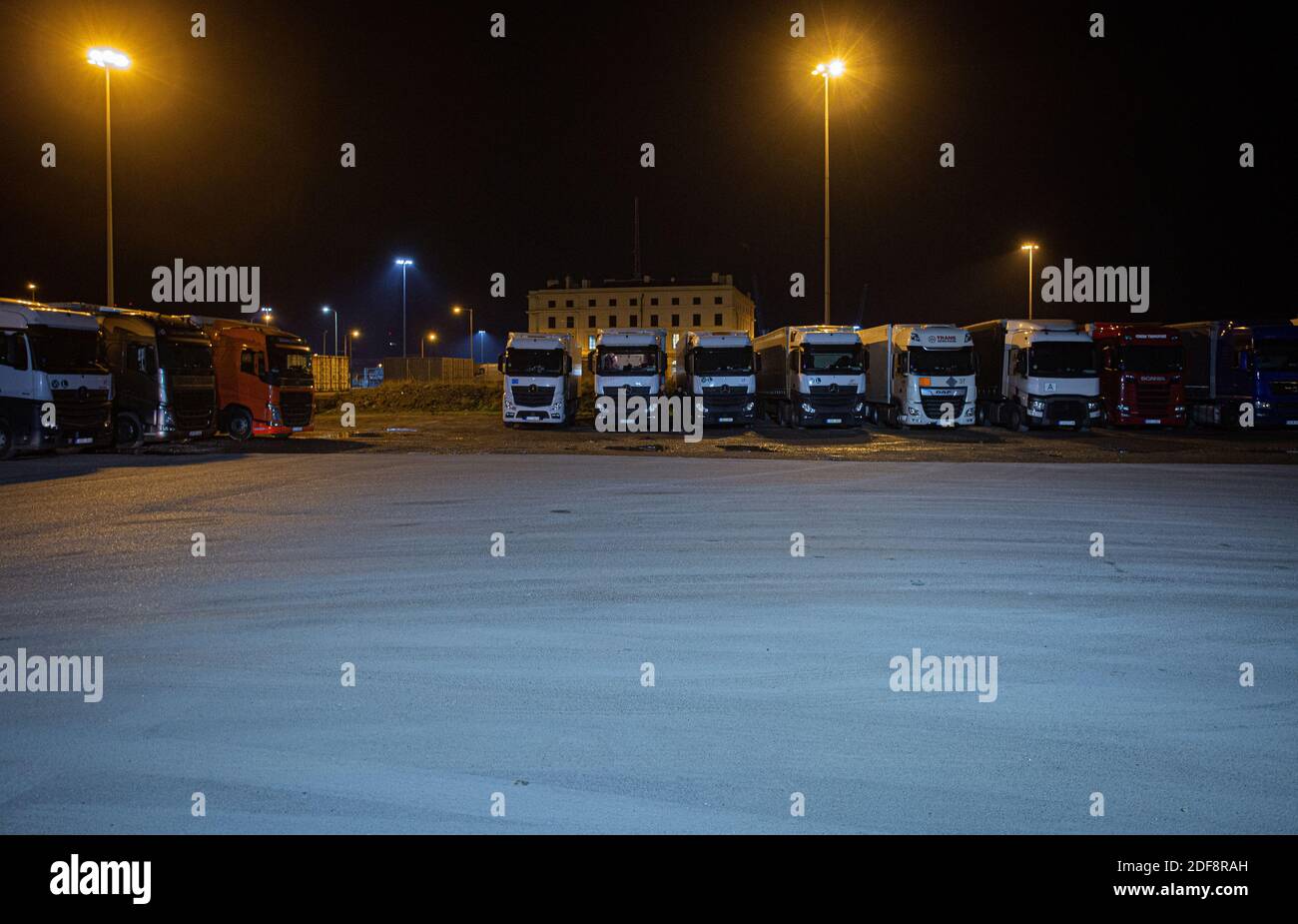 Gli autocarri a Motis sdoganamento delle merci a dover dopo la Brexit e riducono i tempi di attesa al porto. Foto Stock