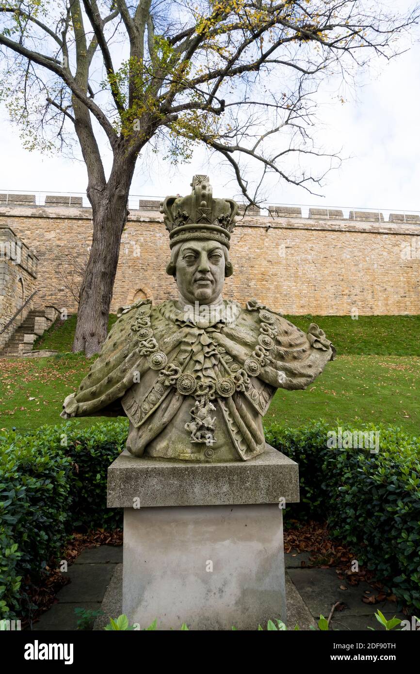 Busto di re Giorgio III in Lincoln giardini del castello ottobre 2020 Foto Stock
