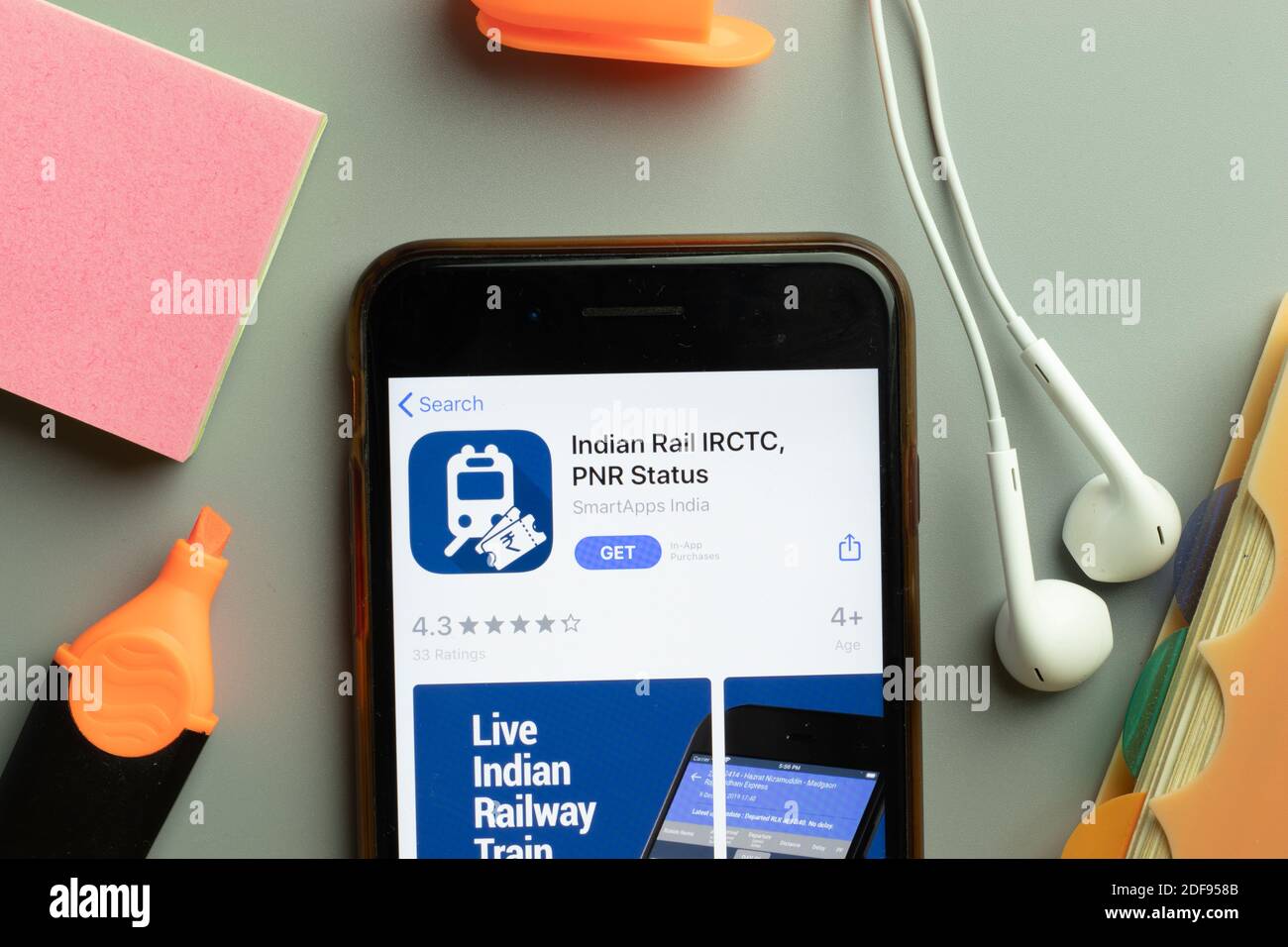 New York, USA - 1 dicembre 2020: Icona dell'app mobile di stato IRCTC PNR della Indian Rail sullo schermo del telefono, editoriale illustrativo. Foto Stock