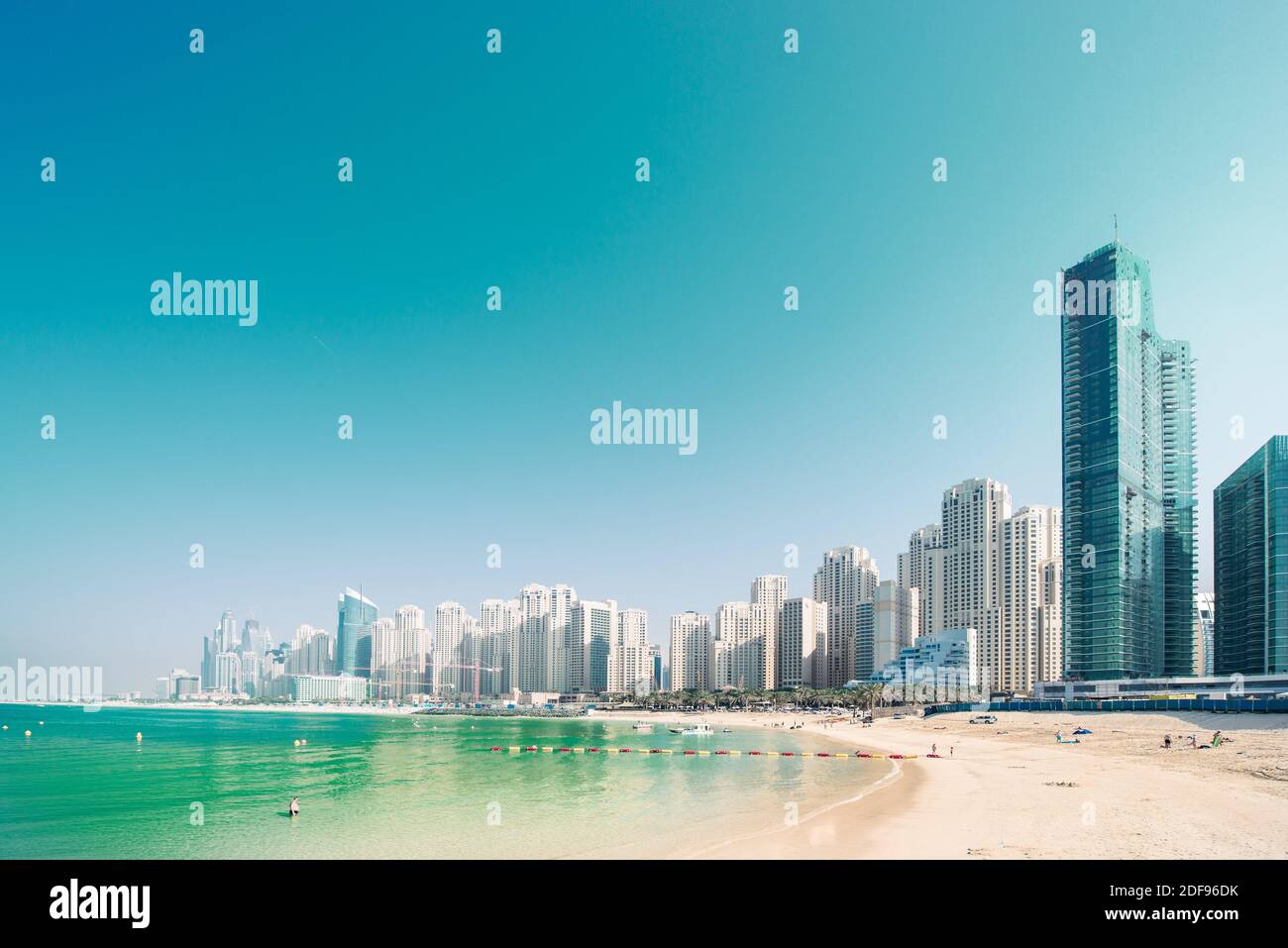 Paesaggio urbano futuristico degli edifici a Dubai, Emirati Arabi Uniti. Immagini copyright www.edtelling.com Foto Stock