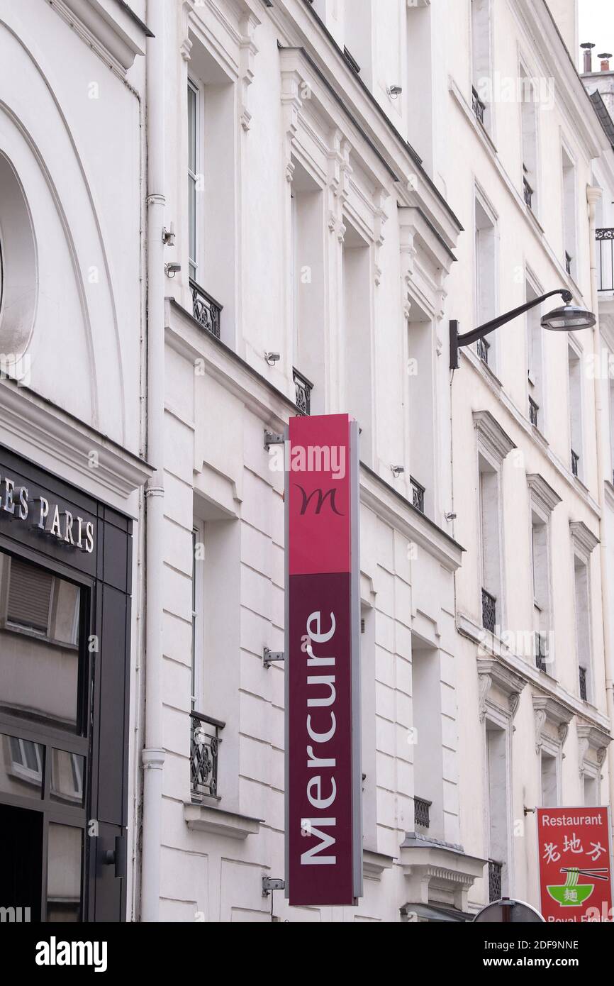 Un segno del negozio dell'hotel Mercure, il 04 maggio 2020 a Parigi, Francia.Foto di David NIVIERE/ABACAPRESS.COM Foto Stock