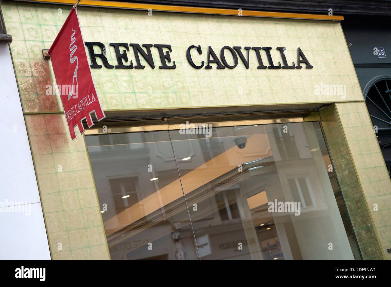 Un segno negozio di RENÉ CAOVILLA, il 04 maggio 2020 a Parigi, France.Photo by David NIVIERE/ABACAPRESS.COM Foto Stock