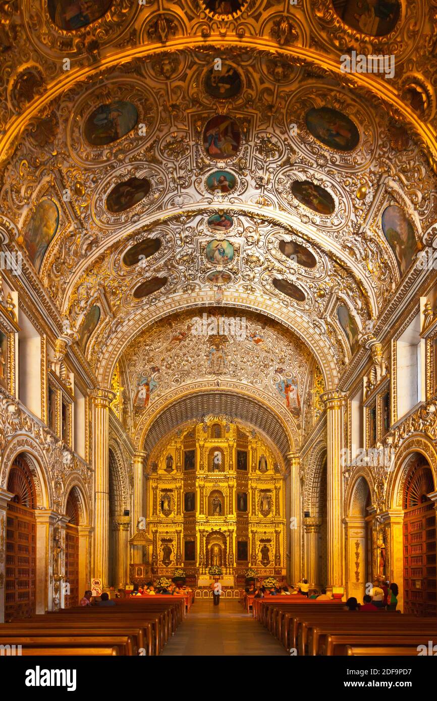 L'interno di Santa Domingo chiesa costruita nel 1575 è un ottimo esempio di architettura barocca - OAXACA, Messico Foto Stock