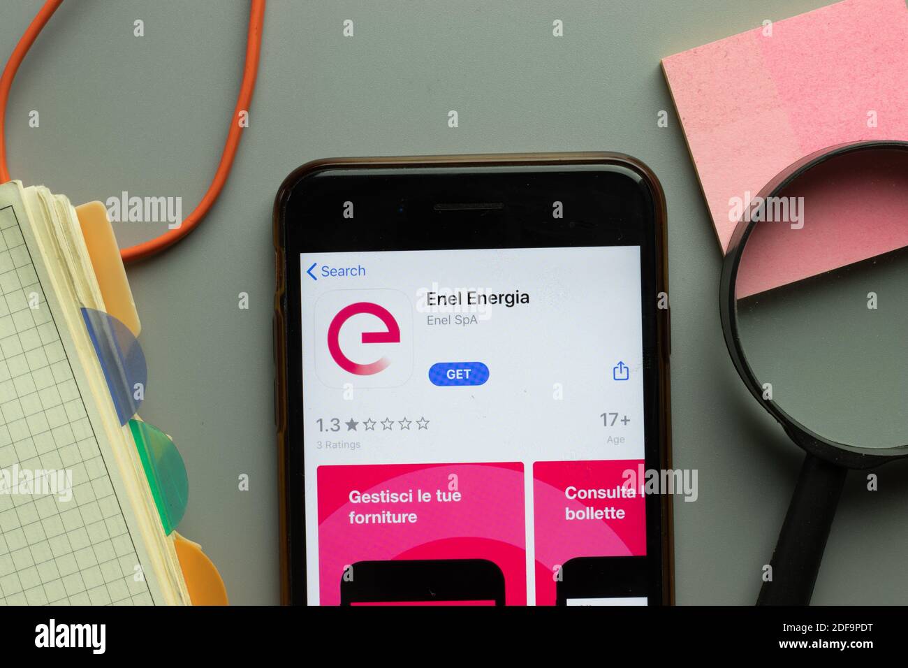 New York, USA - 1 dicembre 2020: Icona dell'app mobile Enel energia sullo  schermo del telefono, editoriale illustrativo Foto stock - Alamy