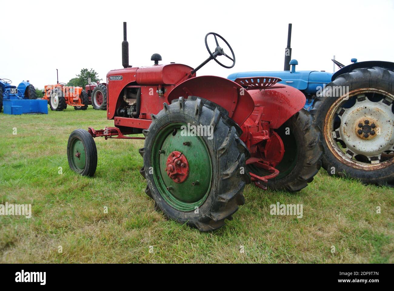 Un trattore del presidente d'epoca ha parcheggiato in mostra alla fiera del vapore di Torbay, Churston, Devon, Inghilterra, Regno Unito. Foto Stock