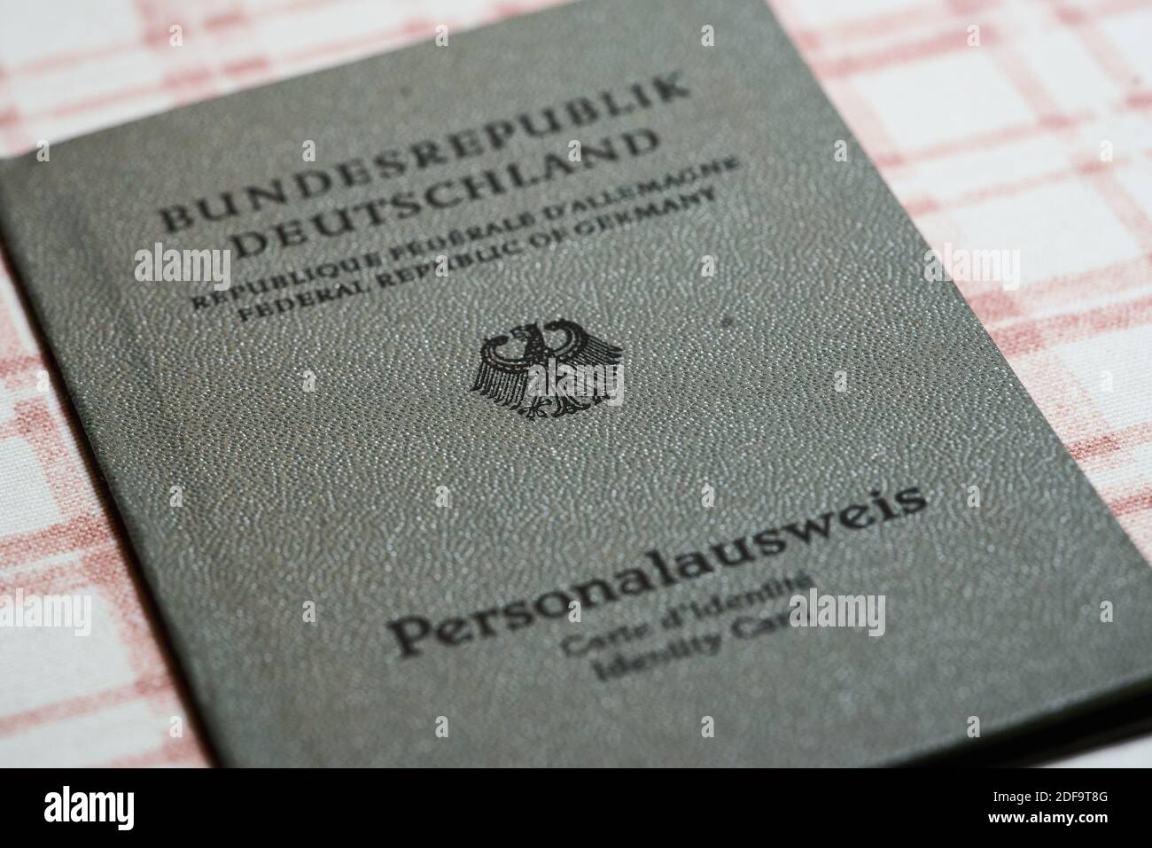 Foto storica: Carta d'identità della Repubblica federale di Germania intorno al 1960. Riproduzione a Marktoberdorf, Germania, 26 ottobre 2020. © Peter Schatz / Alamy foto d'archivio Foto Stock