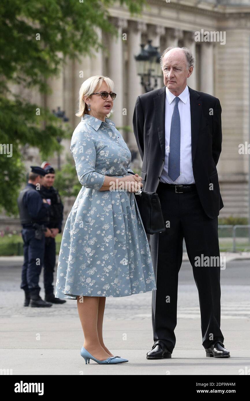Yves de Gaulle, nipote di Charles de Gaulle, E sua moglie Laurence durante la cerimonia del 75° anniversario della vittoria della seconda guerra mondiale in Europa, a Parigi, in Francia, l'8 maggio 2020, il 53° giorno di una stretta chiusura del paese, volta a frenare la diffusione della COVID-19. Foto di Stephane Lemouton/Pool/ABACAPRESS.COM Foto Stock