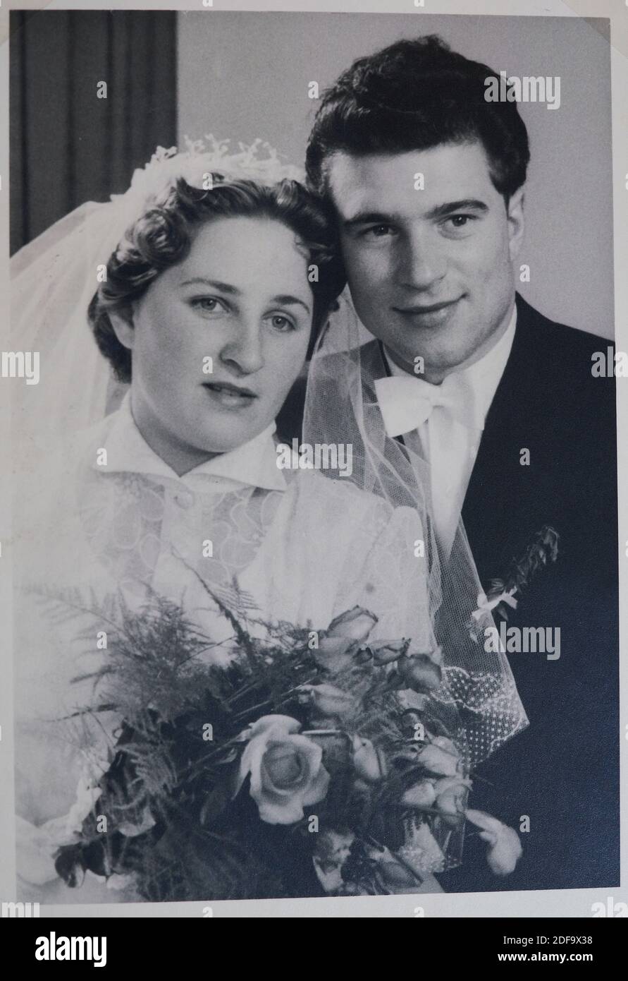 Foto storica: Matrimonio 1960 a Marktoberdorf, Baviera, Germania. Riproduzione a Marktoberdorf, Germania, 26 ottobre 2020. © Peter Schatz / Alamy foto d'archivio Foto Stock