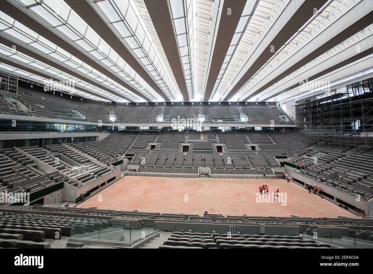 Roland Garros 2020 - tetto retrattile composto da 11 ali sul campo da tennis Philippe-Chatrier il 27 maggio 2020 a Parigi, Francia. Foto di Nasser Berzane/ABACAPRESS.COM Foto Stock