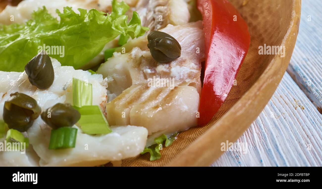 Carpaccio di sarago al pepe rosa - mare ​​bass carpaccio con pepe rosa Foto  stock - Alamy