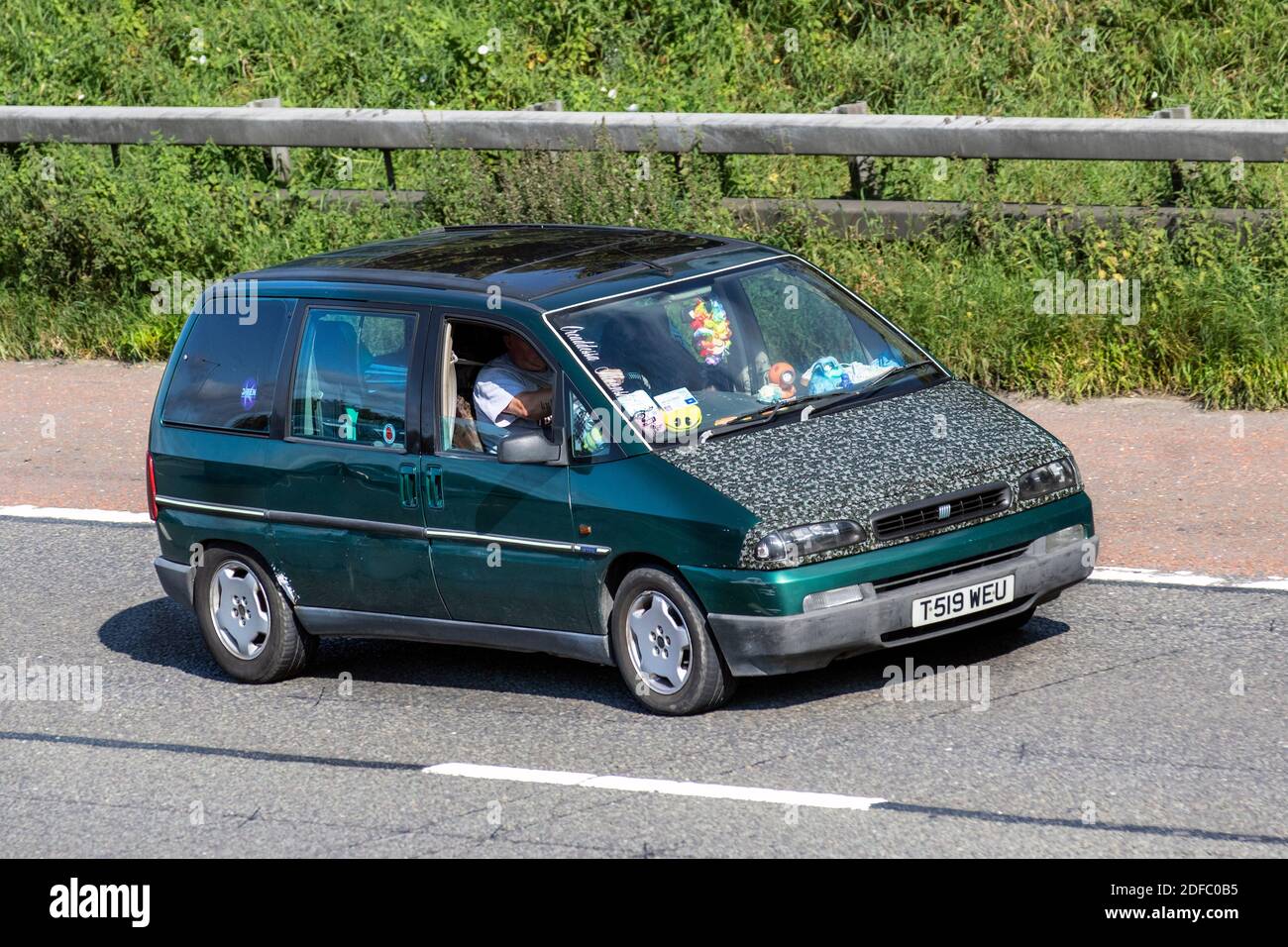 Fiat Ulysse EL TD verde anni '1999 90; roulotte e camper, camper sulle strade della Gran Bretagna, veicoli per il tempo libero per camper di grandi dimensioni, vacanze in famiglia, vacanze in caravan, vacanze in roulotte Touring, conversioni di furgoni, Vanagon autohome, vita in strada, Regno Unito Foto Stock