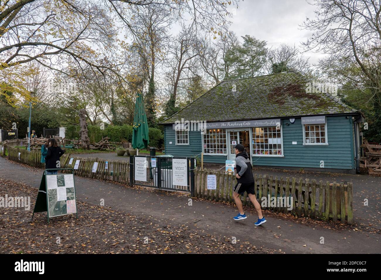 The Rookery Cafe at Streatham Common il 9 novembre 2020 a Londra nel Regno Unito. Foto di Sam Mellish Foto Stock