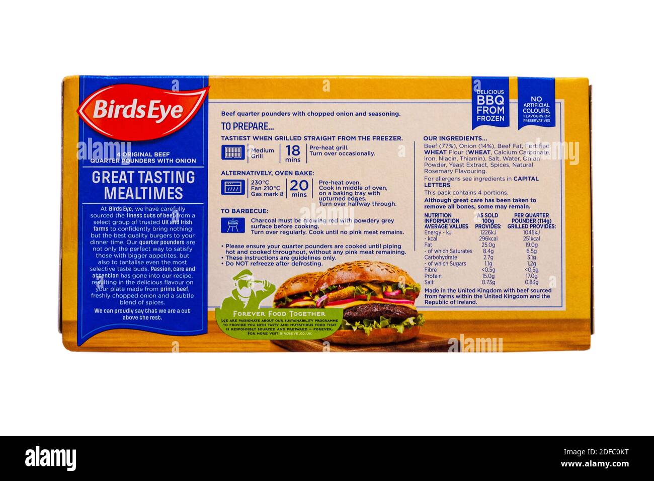 Informazioni sul retro del pacchetto di Birds Eye manzo originale Quarti di Pounder con cipolla isolata su sfondo bianco - BirdsEye hamburger Foto Stock