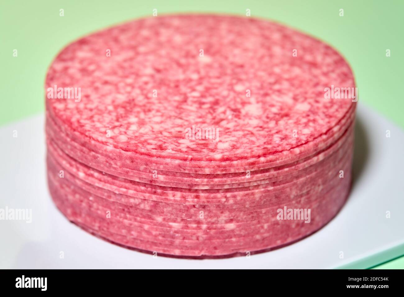 Salame Danese a 3 stelle (Salame a 3 sternet), mucchio di fette di salame Foto Stock