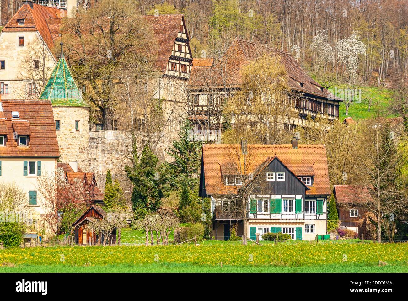 Impressioni sul villaggio e il complesso del palazzo e del monastero di Bebenhausen vicino a Tübingen, Baden-Württemberg, Germania. Foto Stock