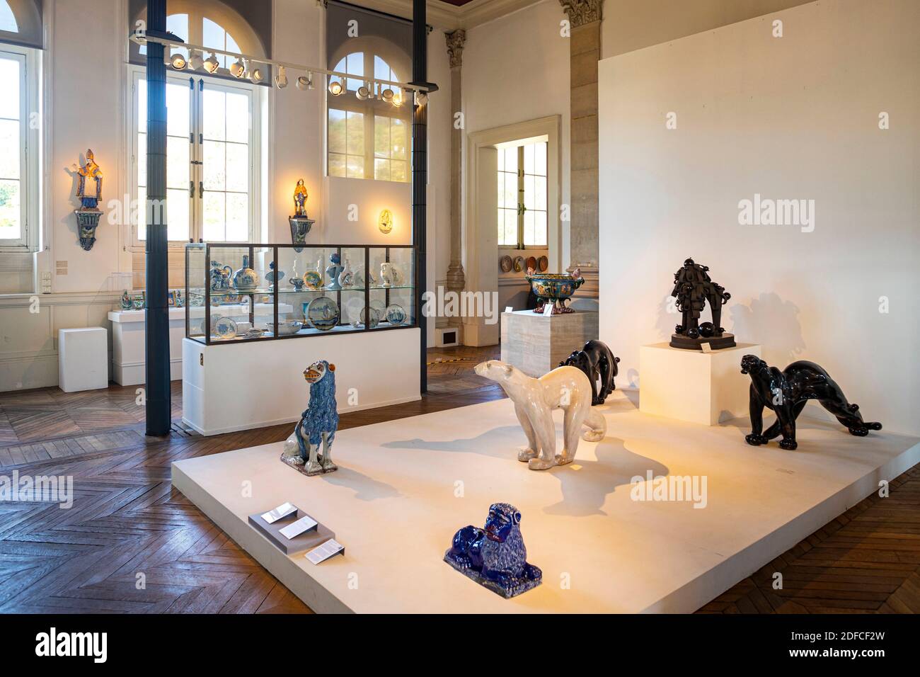 Francia, Hauts de Seine, Sevres, la Manufacture de Sevres, museo nazionale della ceramica, coppia di pantere, 1959, Yatsui K?JI Foto Stock