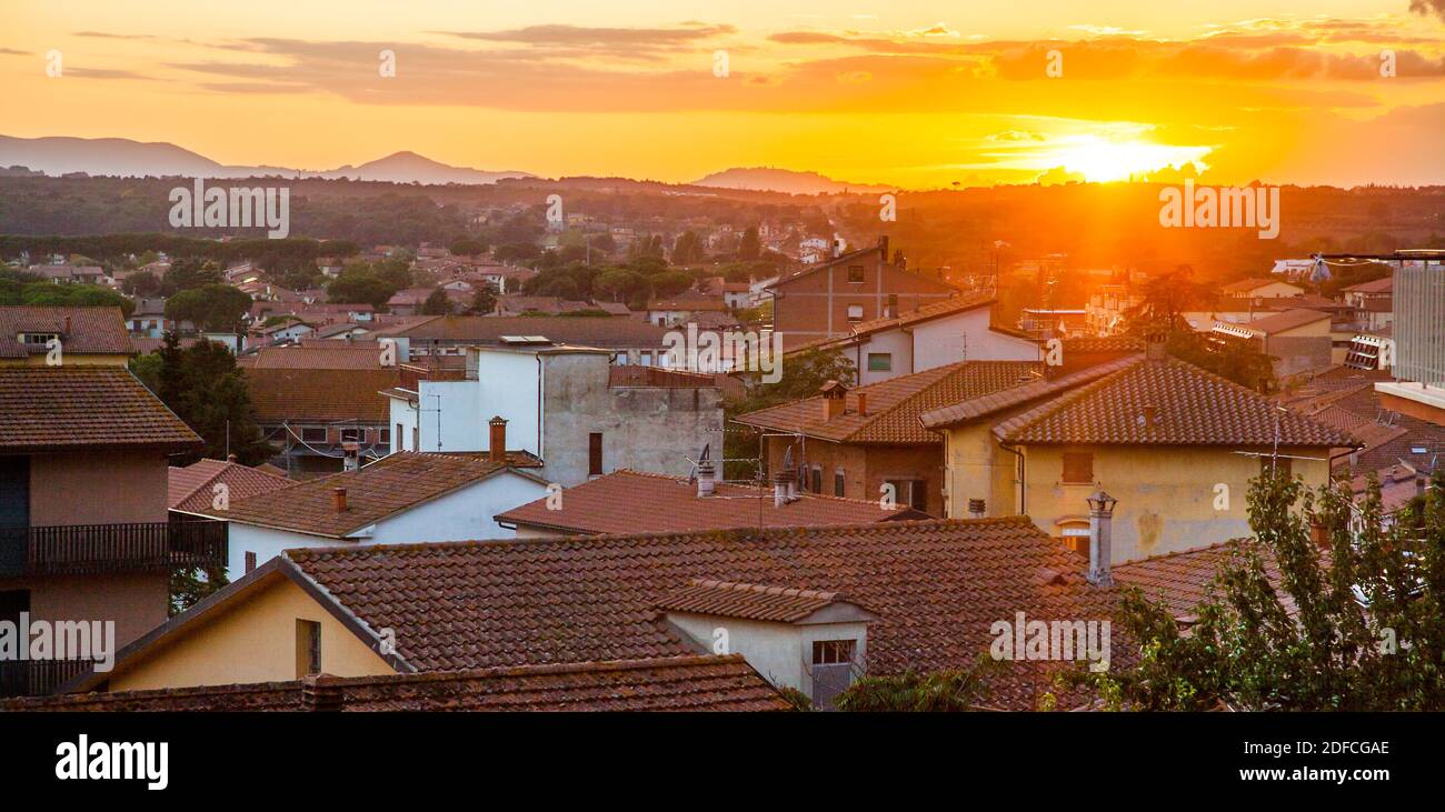 Tramonto sui tetti di Castiglione del Lago Perugia Umbria Italia Foto Stock