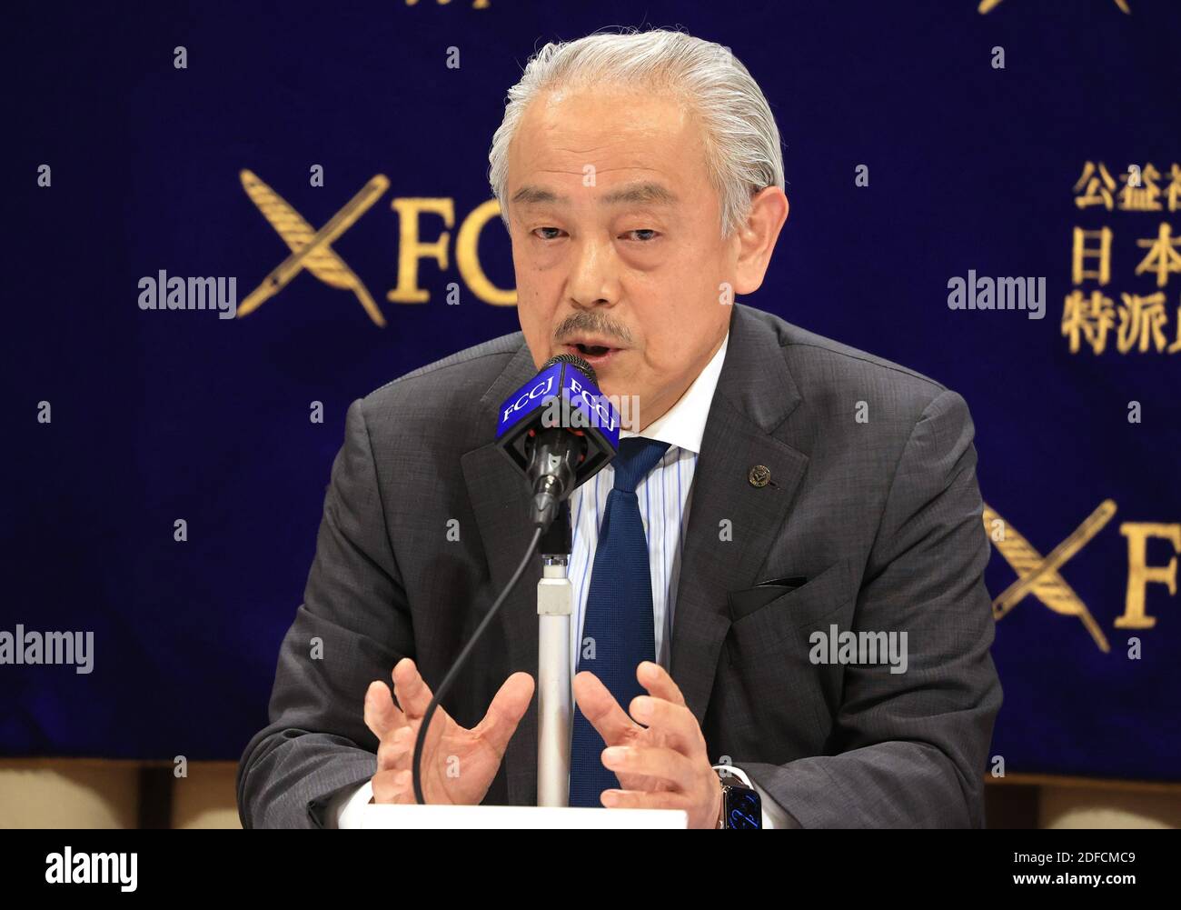 Tokyo, Giappone. 4 Dicembre 2020. Il presidente della Tokyo Medical Association Haruo Ozaki parla al Foreign Corresidents' Club del Giappone a Tokyo venerdì 4 dicembre 2020. Ozaki ha esortato il governo a fare campagne per stimolare l'economia in mezzo allo scoppio del nuovo coronavirus. Credit: Yoshio Tsunoda/AFLO/Alamy Live News Foto Stock