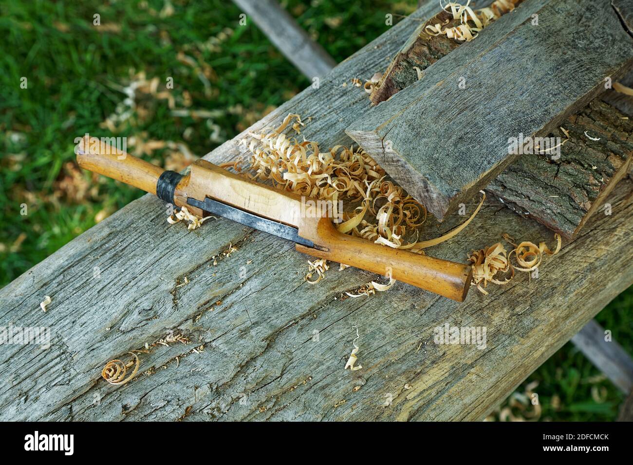Strumento di lavoro per la rasatura del legno a raggi. Foto Stock