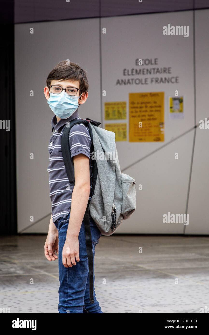 ILLUSTRAZIONE TORNANDO A SCUOLA, LE SCUOLE RIAPRIRSI A SEGUITO DEL CONFINAMENTO DURANTE LA PANDEMIA COVID 19, CHARENTON LE PONT, ILE DE FRANCE, FRANCIA, EUROPA Foto Stock