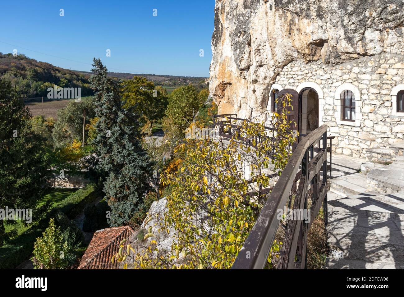 Monastero medievale di roccia di Basarbovo dedicato a San Dimitar Basarbowski, Ruse Regione, Bulgaria Foto Stock