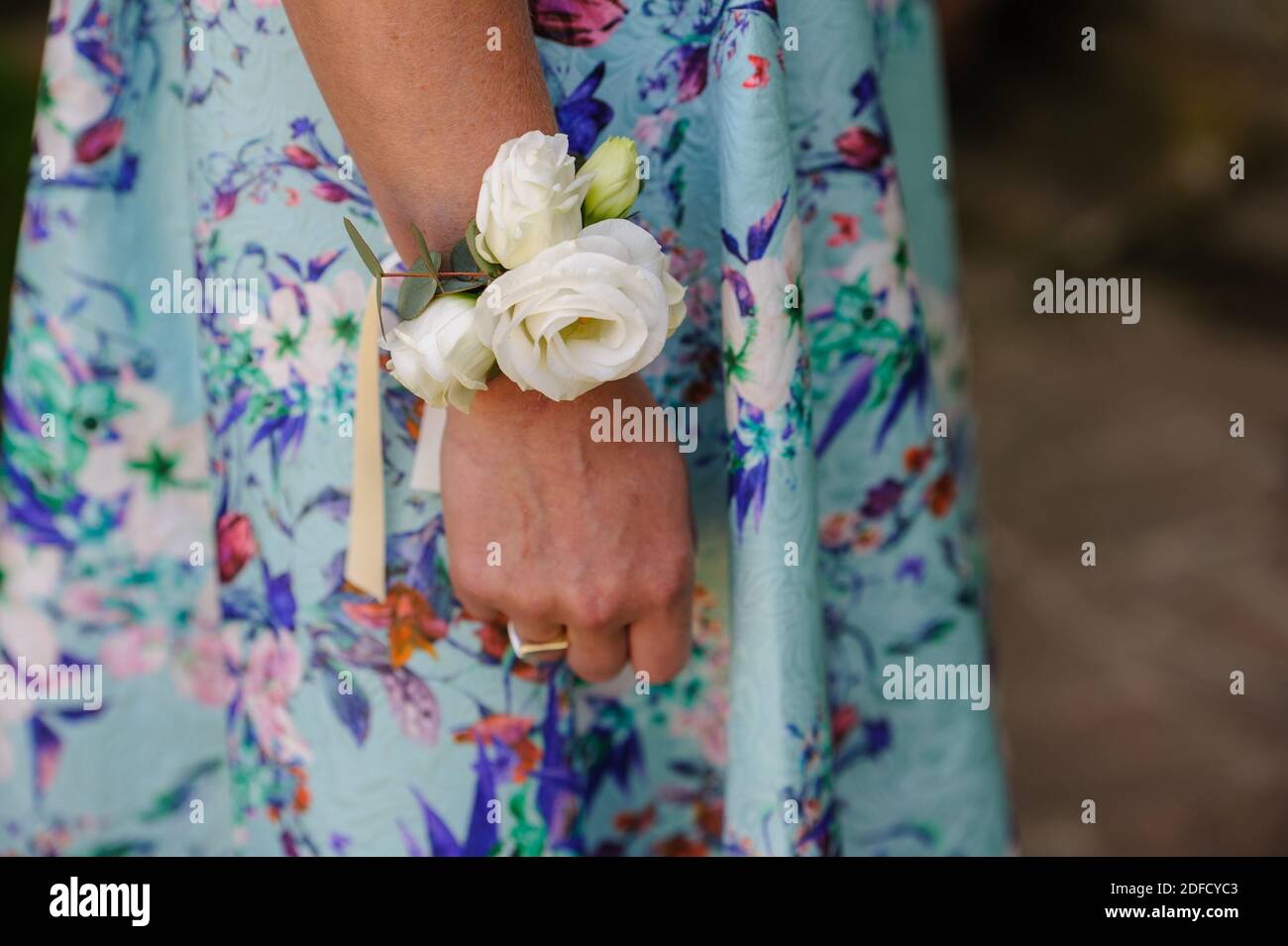 Fiori da polso corsage da sposa per sposa e sposo, fiori da polso per  damigelle d'onore