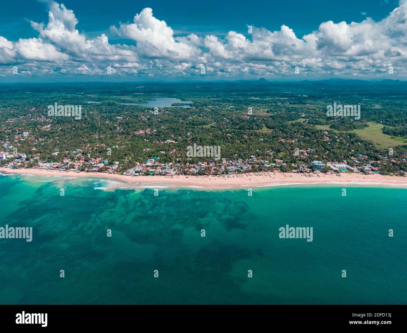 Hikkaduwa Beach Sri Lanka, il luogo perfetto per navigare e trascorrere una vacanza Foto Stock
