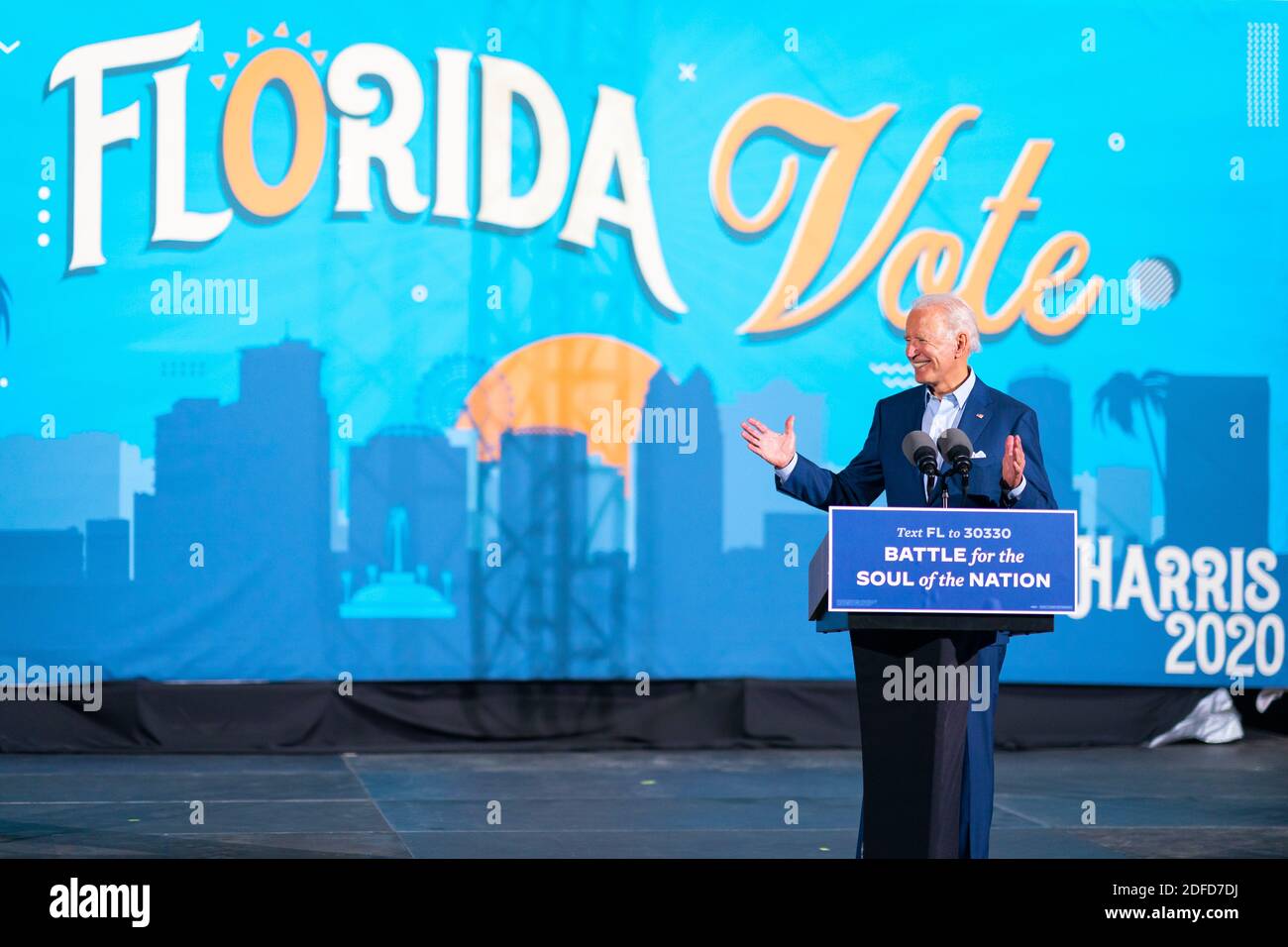 TAMPA, FL, USA - 29 ottobre 2020 - il presidente democratico degli Stati Uniti Joe Biden in un raduno drive-in alla zona fieristica dello stato della Florida - Tampa, FL - 29 ottobre 2020 - Foto Stock