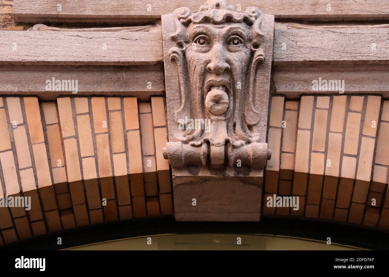 Mascaron sul palazzo dell'India orientale a Gothenburg che è Ora il Museo Goteborgs Foto Stock