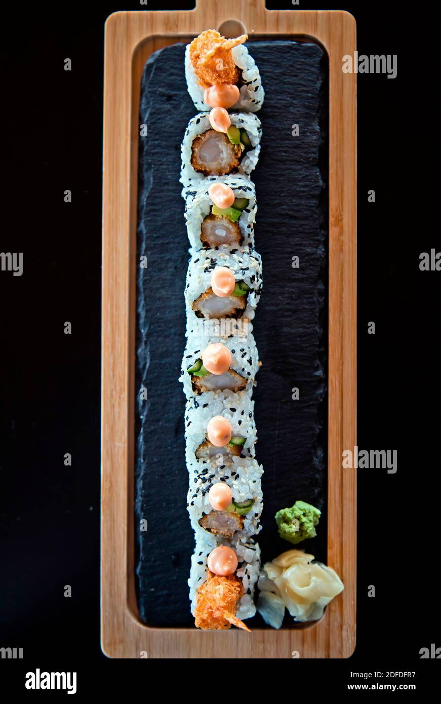 Piatto di sushi in un sushi bar di un hotel vicino alla città di Ierapetra, Creta, Grecia. Foto Stock