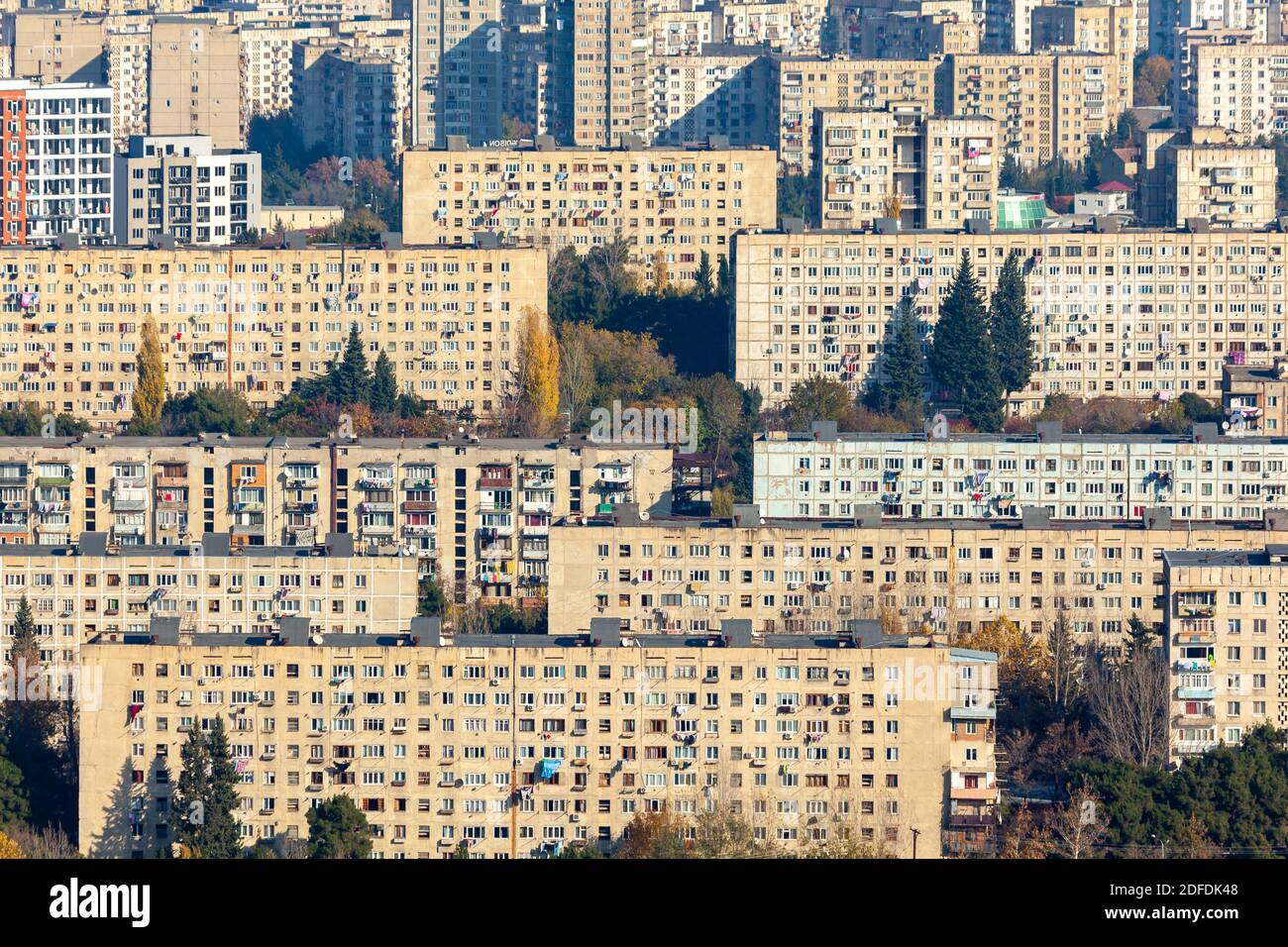 Tbilisi, Georgia - 28 novembre 2020: Vista delle zone residenziali di Tbilisi Foto Stock