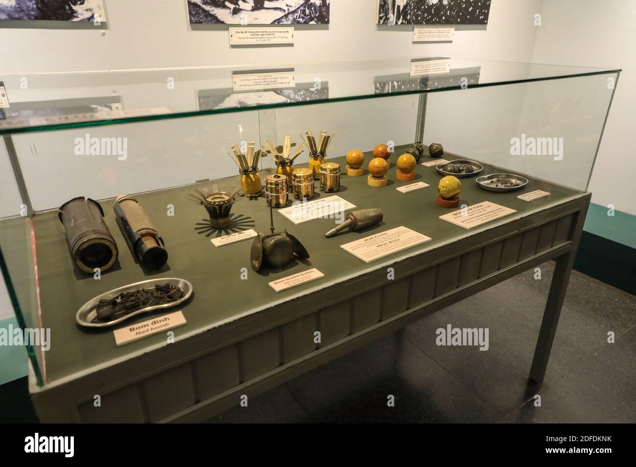 Bombe e granate, mostre all'interno del Museo dei resti della guerra, un museo della guerra, ho Chi Minh City, Vietnam, Asia Foto Stock
